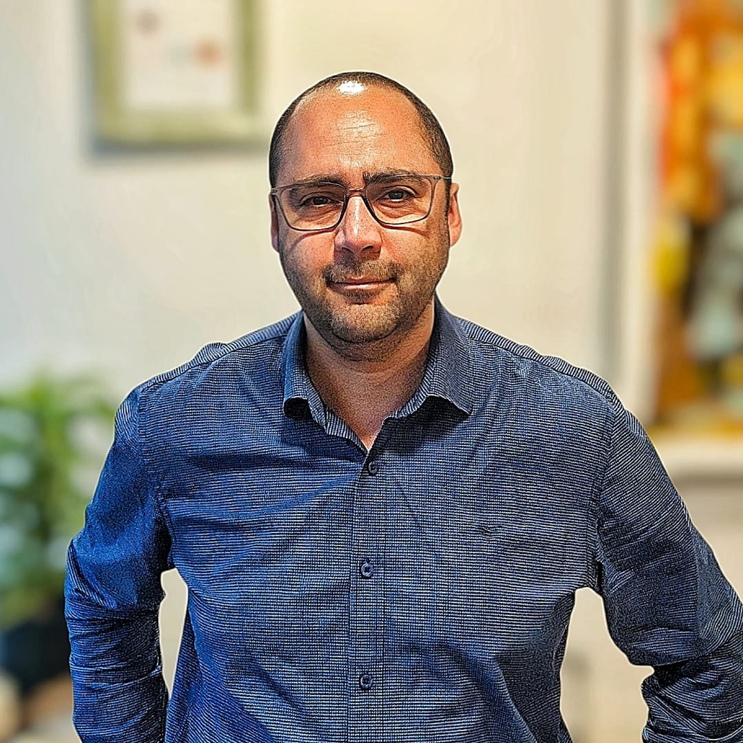 punto-irving-henson-v2 Irving Henson Psicólogo - Punto Terapia de Familia y Parejas